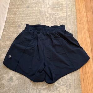 Lululemon Athletica Navy size 4 running short hottie